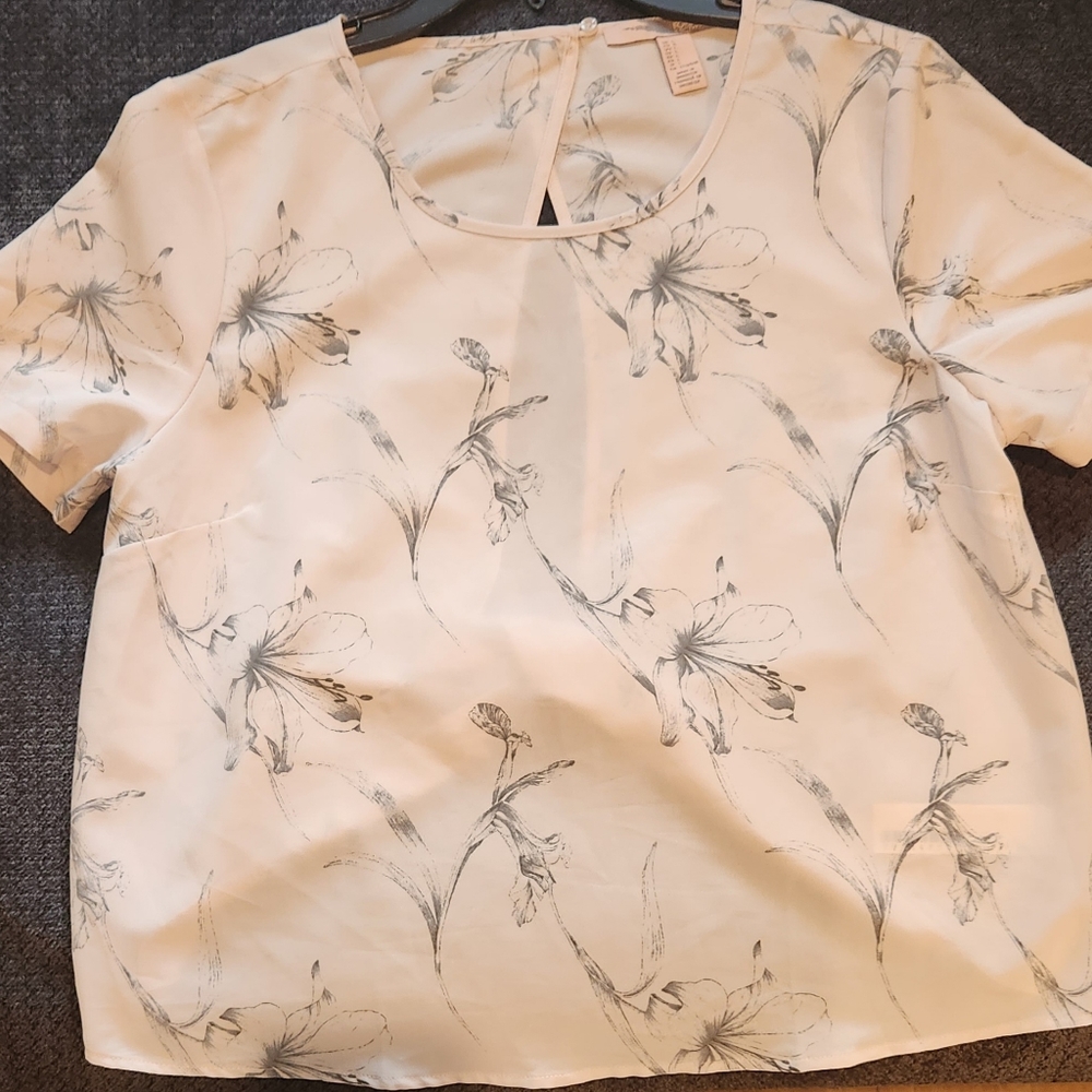 Forever 21 Womans Flowy Blouse